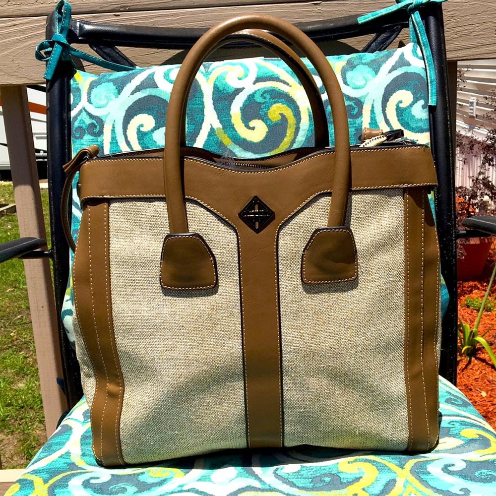 Beige/Tan Purse